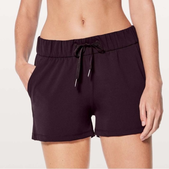 lululemon athletica Pants - Lululemon On The Fly Short 2.5” Size 2